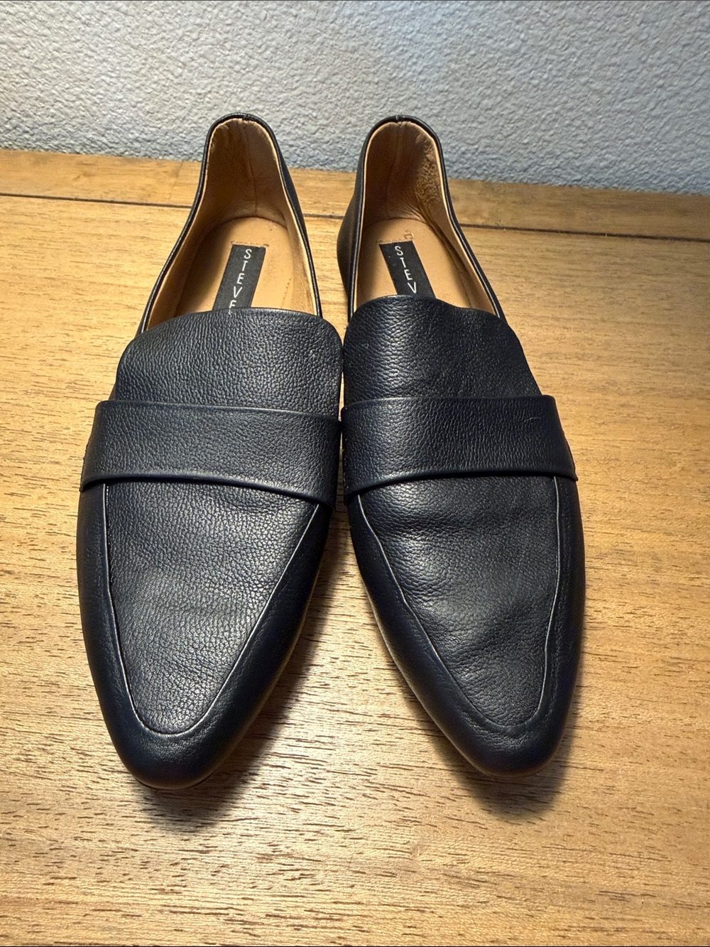 Steve Madden Classic Women’s Black Leather Pointed Slip-On Loafers